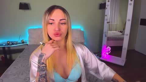 Snapshot of ashley_crashly chatting on 01.27.25 Alina online show from 01.27.25