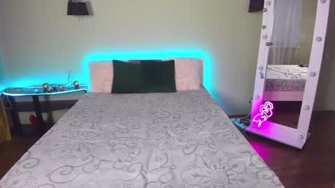 Snapshot of ashley_crashly chatting on 02.06.25 Alina online show from 02.06.25