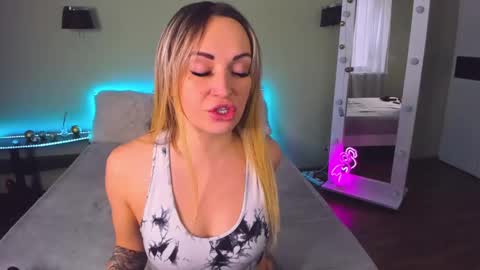 Snapshot of ashley_crashly chatting on 02.08.25 Alina online show from 02.08.25