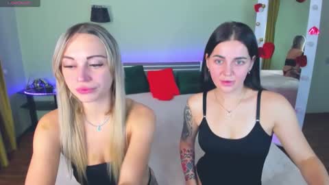 Snapshot of ashley_crashly chatting on 11.28.25 Alina online show from 11.28.25