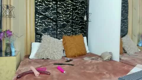 Ashley Damss online show from 04.07.26