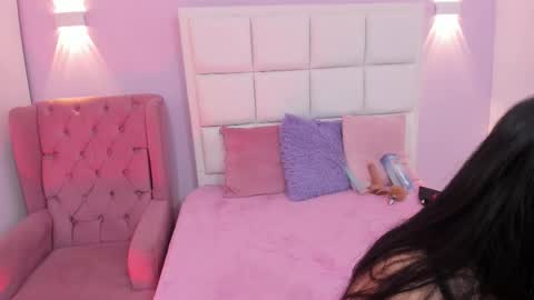 Snapshot of ashley_petit chatting on 10.09.25 ashley_petit online show from 10.09.25