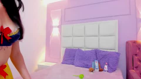 Snapshot of ashley_petit chatting on 12.14.25 ashley_petit online show from 12.14.25