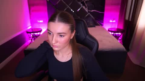 ashleybaee online show from 11.12.25