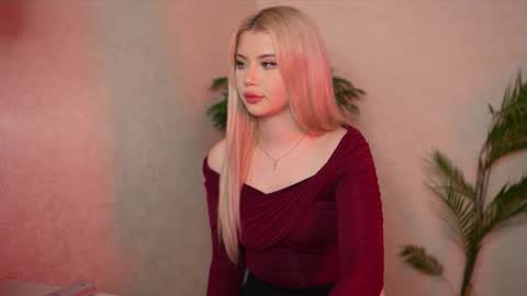 Snapshot of ashleyniko chatting on 10.06.25 AshleyNiko online show from 10.06.25