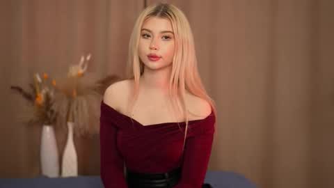 Snapshot of ashleyniko chatting on 11.05.25 AshleyNiko online show from 11.05.25