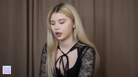 Snapshot of ashleyniko chatting on 11.11.25 AshleyNiko online show from 11.11.25