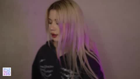 Snapshot of ashleyniko chatting on 11.14.25 AshleyNiko online show from 11.14.25