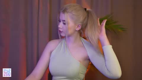 Snapshot of ashleyniko chatting on 11.23.25 AshleyNiko online show from 11.23.25