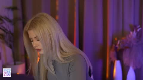 Snapshot of ashleyniko chatting on 11.25.25 AshleyNiko online show from 11.25.25