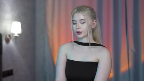 Snapshot of ashleyniko chatting on 11.27.25 AshleyNiko online show from 11.27.25