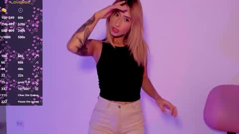 Snapshot of ashleyroys_111 chatting on 10.23.25 dahiana online show from 10.23.25