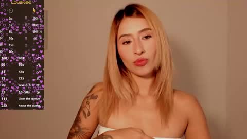 Snapshot of ashleyroys_111 chatting on 10.28.25 dahiana online show from 10.28.25