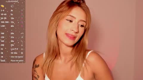 Snapshot of ashleyroys_111 chatting on 11.30.25 dahiana online show from 11.30.25