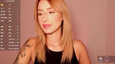 Snapshot of ashleyroys_111 chatting on 12.16.25 dahiana online show from 12.16.25