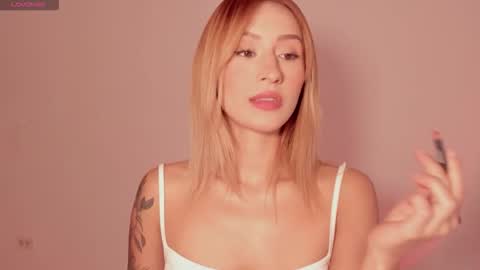 Snapshot of ashleyroys_111 chatting on 12.22.25 dahiana online show from 12.22.25