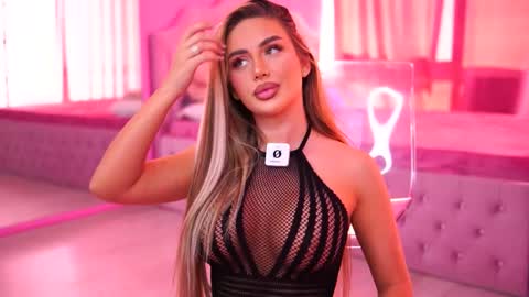 Snapshot of ashleysinnx chatting on 11.25.25 Ashley online show from 11.25.25