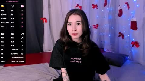 Snapshot of ashleytoxic chatting on 01.06.26 Ashley online show from 01.06.26