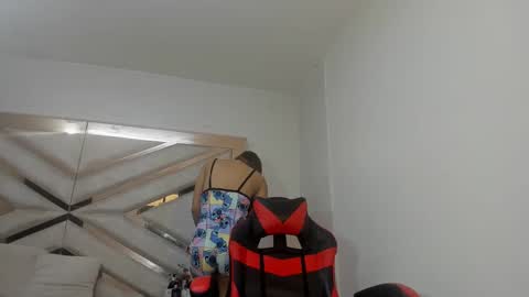 ashleyvanesars online show from 10.03.25