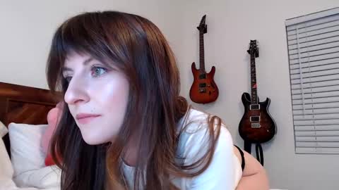 Snapshot of ashleyyylove13 chatting on 11.08.25 Ashley Love online show from 11.08.25