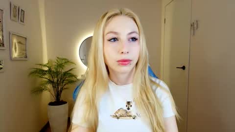 Snapshot of ashlinks chatting on 02.19.26 Victoria online show from 02.19.26