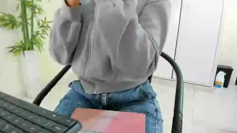 Camila online show from 10.31.25