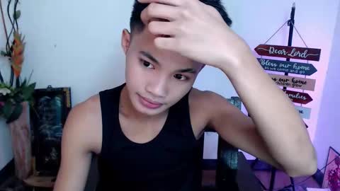 Snapshot of asian_lover05 chatting on 11.09.25 asian_lover05 online show from 11.09.25