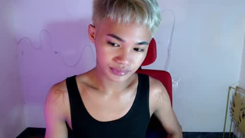 Snapshot of asian_lover05 chatting on 07.15.26 asian_lover05 online show from 07.15.26