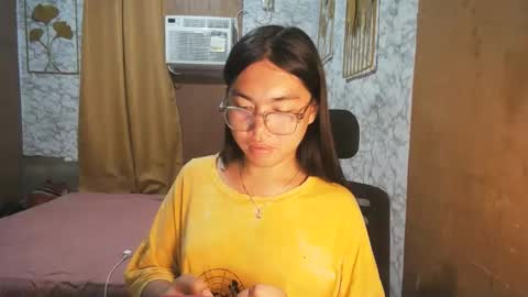 Snapshot of asian_rhean chatting on 09.21.25 Rhean online show from 09.21.25
