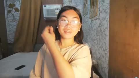 Snapshot of asian_rhean chatting on 10.02.25 Rhean online show from 10.02.25