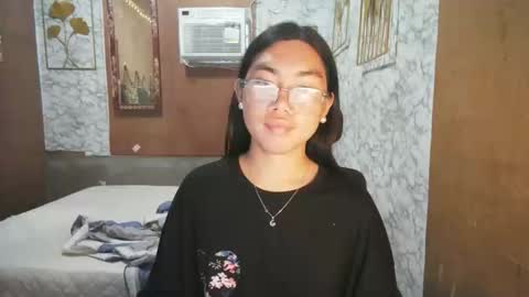 Snapshot of asian_rhean chatting on 10.06.25 Rhean online show from 10.06.25