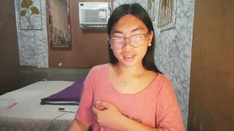 Snapshot of asian_rhean chatting on 10.11.25 Rhean online show from 10.11.25