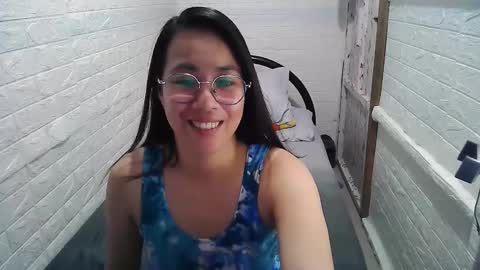 Snapshot of asian_sexydimples chatting on 01.04.25 Trixie online show from 01.04.25
