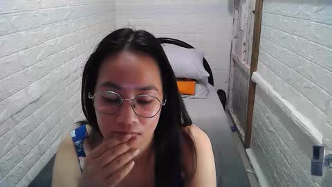 Snapshot of asian_sexydimples chatting on 01.28.25 Trixie online show from 01.28.25