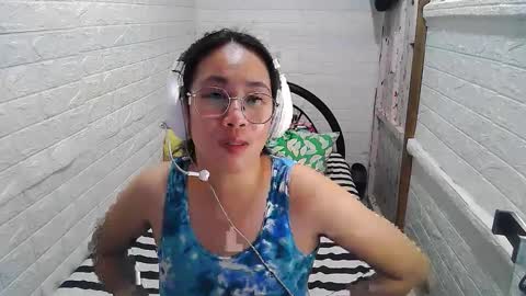 Snapshot of asian_sexydimples chatting on 02.13.25 Trixie online show from 02.13.25
