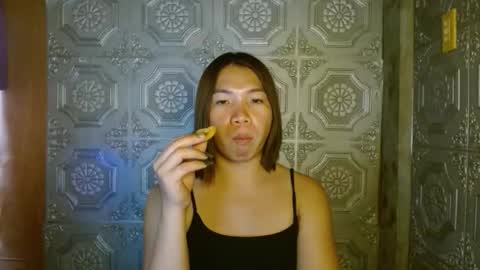 Snapshot of asian_zumi chatting on 11.18.25 asian_zumi online show from 11.18.25