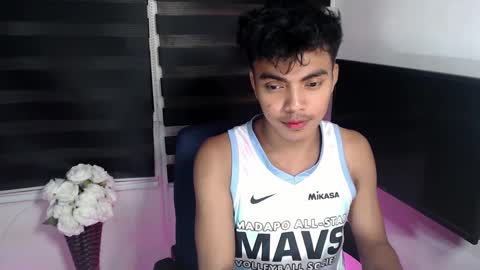 Snapshot of asianboyhunt chatting on 02.13.25 Fev online show from 02.13.25