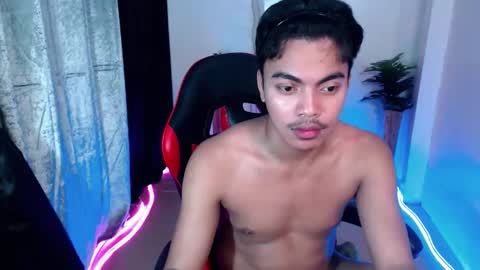 Snapshot of asianboyhunt chatting on 09.29.25 Fev online show from 09.29.25