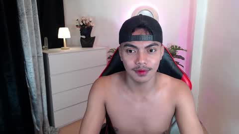 Snapshot of asianboyhunt chatting on 11.11.25 Fev online show from 11.11.25