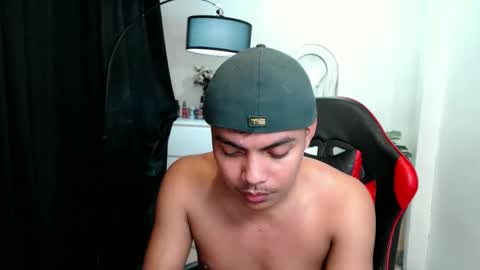 Snapshot of asianboyhunt chatting on 04.15.26 Fev online show from 04.15.26