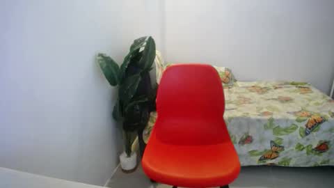 Snapshot of asianhot_babe chatting on 12.01.25 Melody online show from 12.01.25