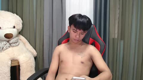 Snapshot of asianhunk_zam chatting on 01.07.25 Zam online show from 01.07.25