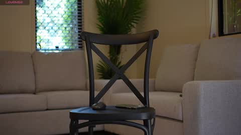 Snapshot of asianpina chatting on 11.10.25 Anne online show from 11.10.25