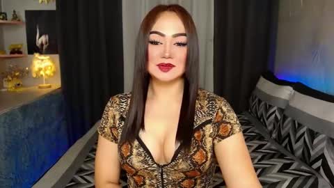 Snapshot of asiansexhunter chatting on 01.11.25 Ms. MONICA online show from 01.11.25
