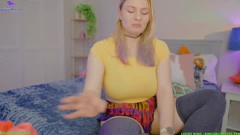 Asiri   pronounced Ah-siri Please no nicknames   3 online show from 04.02.26