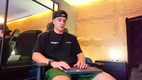 Snapshot of aslanfox_ chatting on 05.24.26 Aslan online show from 05.24.26