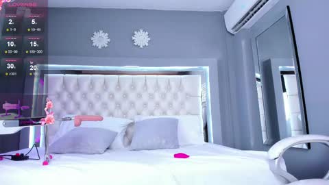 Snapshot of aslysander chatting on 10.31.25 A S L Y S A N D E R online show from 10.31.25