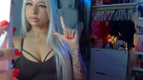 Snapshot of aspenmadden chatting on 09.23.25 iwantaspen online show from 09.23.25