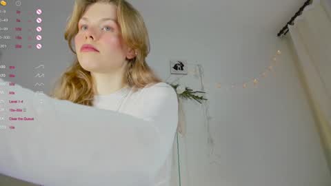 Snapshot of ass_latte chatting on 01.08.25 Sasha online show from 01.08.25