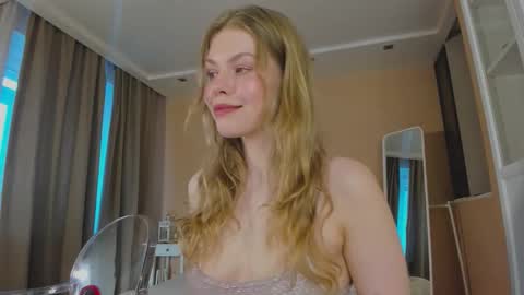 Snapshot of ass_latte chatting on 10.09.25 Sasha online show from 10.09.25